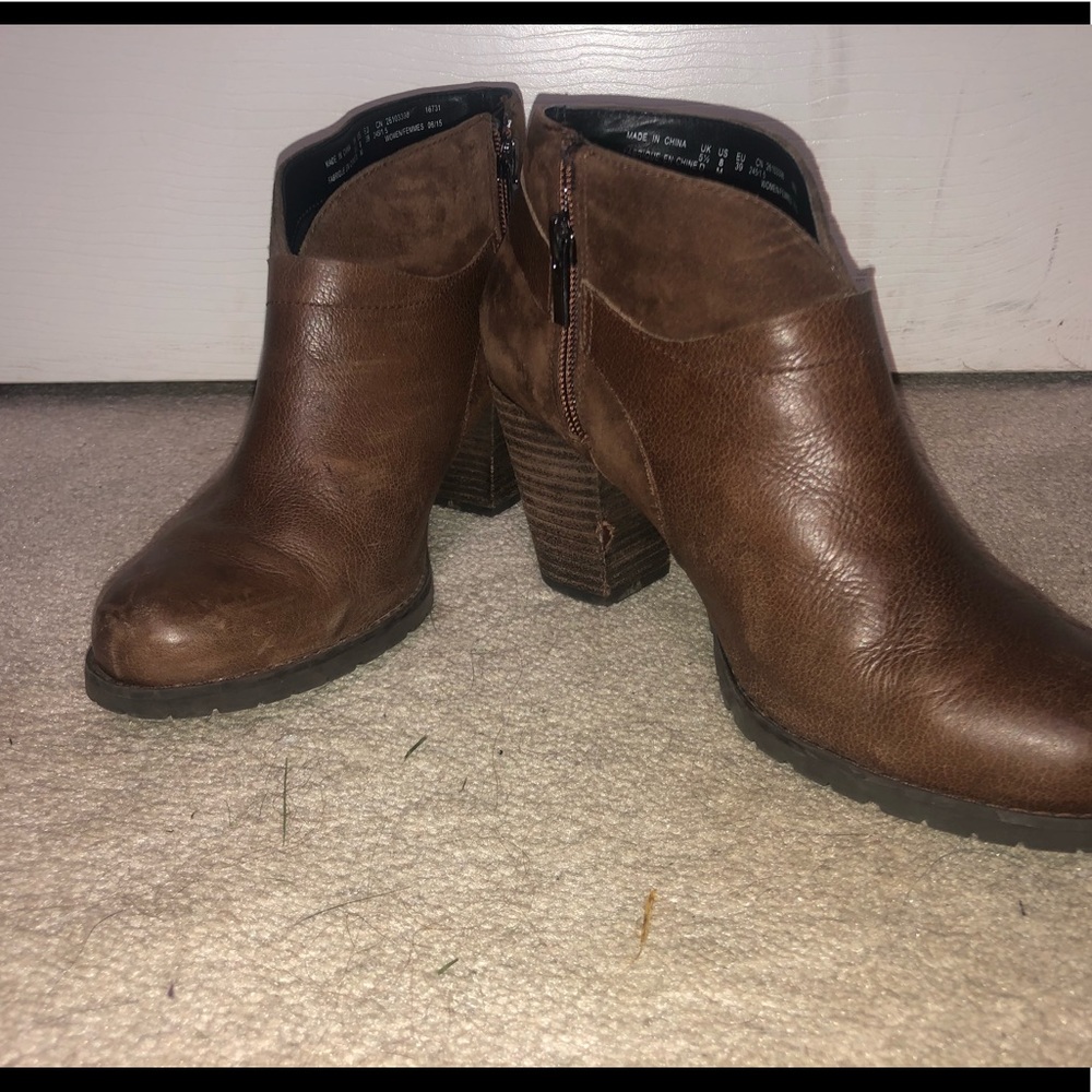 Clark’s Ankle bootie Size 8